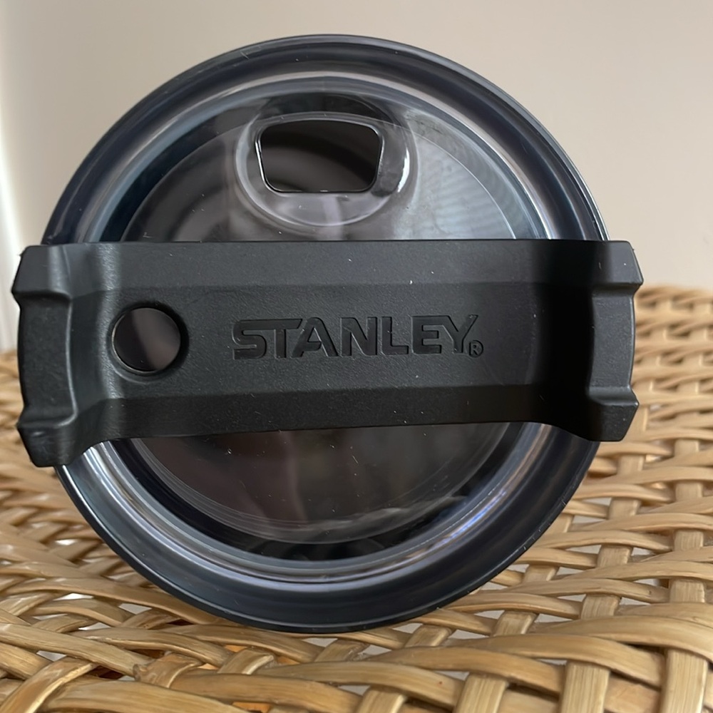 Older Stanley 20oz quencher tumbler black - Picture 4 of 11